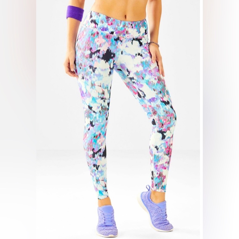 Fabletics 💜🤍🩵 Mid-Rise Printed PowerHold pants.